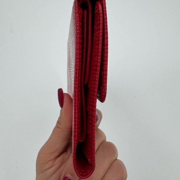 Authentic Louis Vuitton Red Epi Leather Porte Tresor
International Wallet - Picture 10 of 17